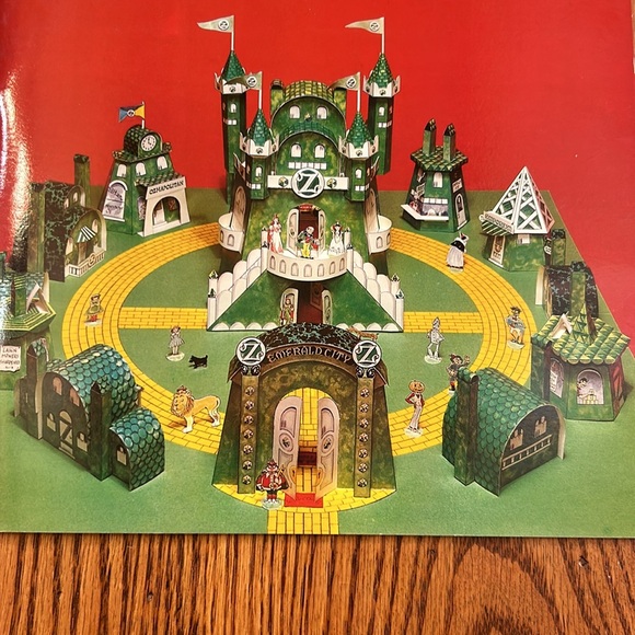 NWT 1980 Emerald City of OZ Cut & Assemble Paper Display Book - Picture 2 of 16